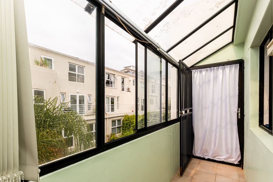To Let 2 Bedroom Property for Rent in Sea Point Western Cape